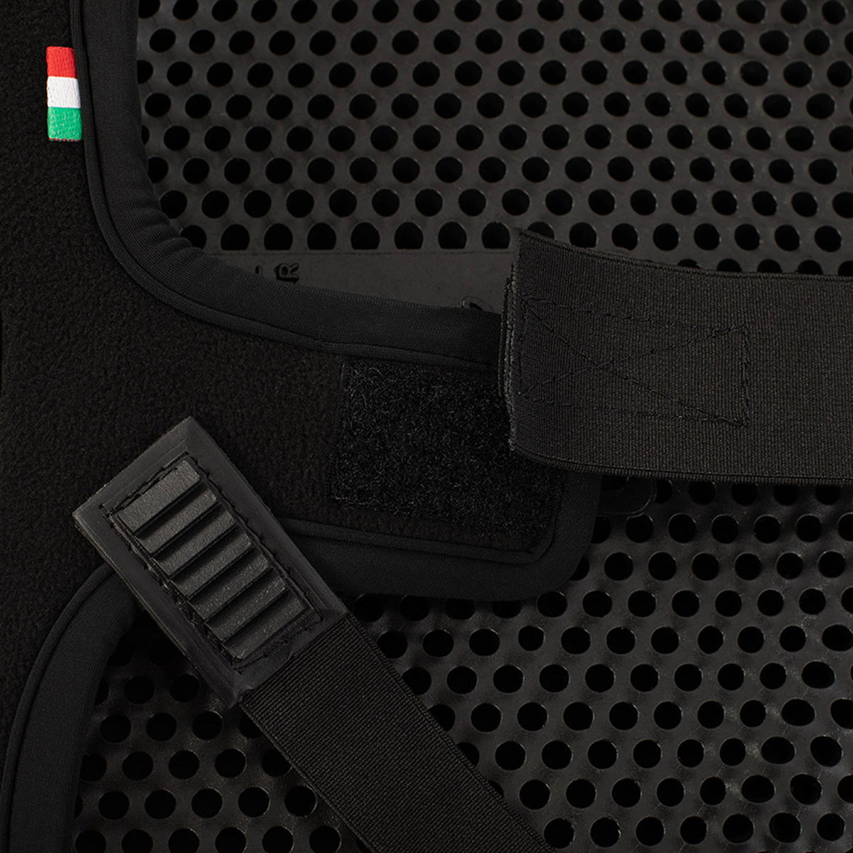 AC501-BLACK_3.jpg