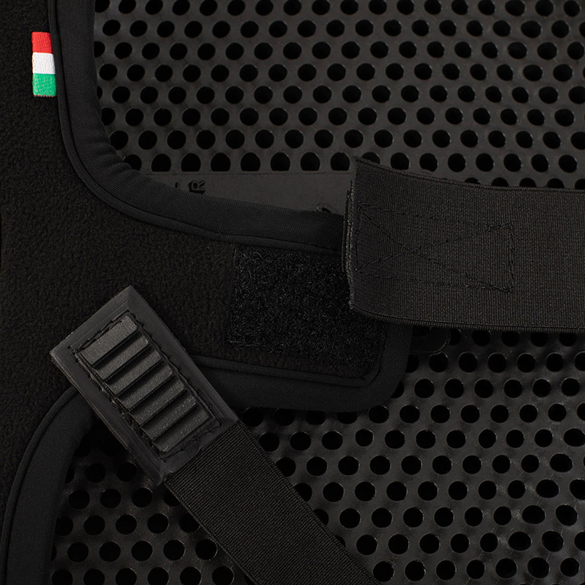 AC501-BLACK_9.jpg