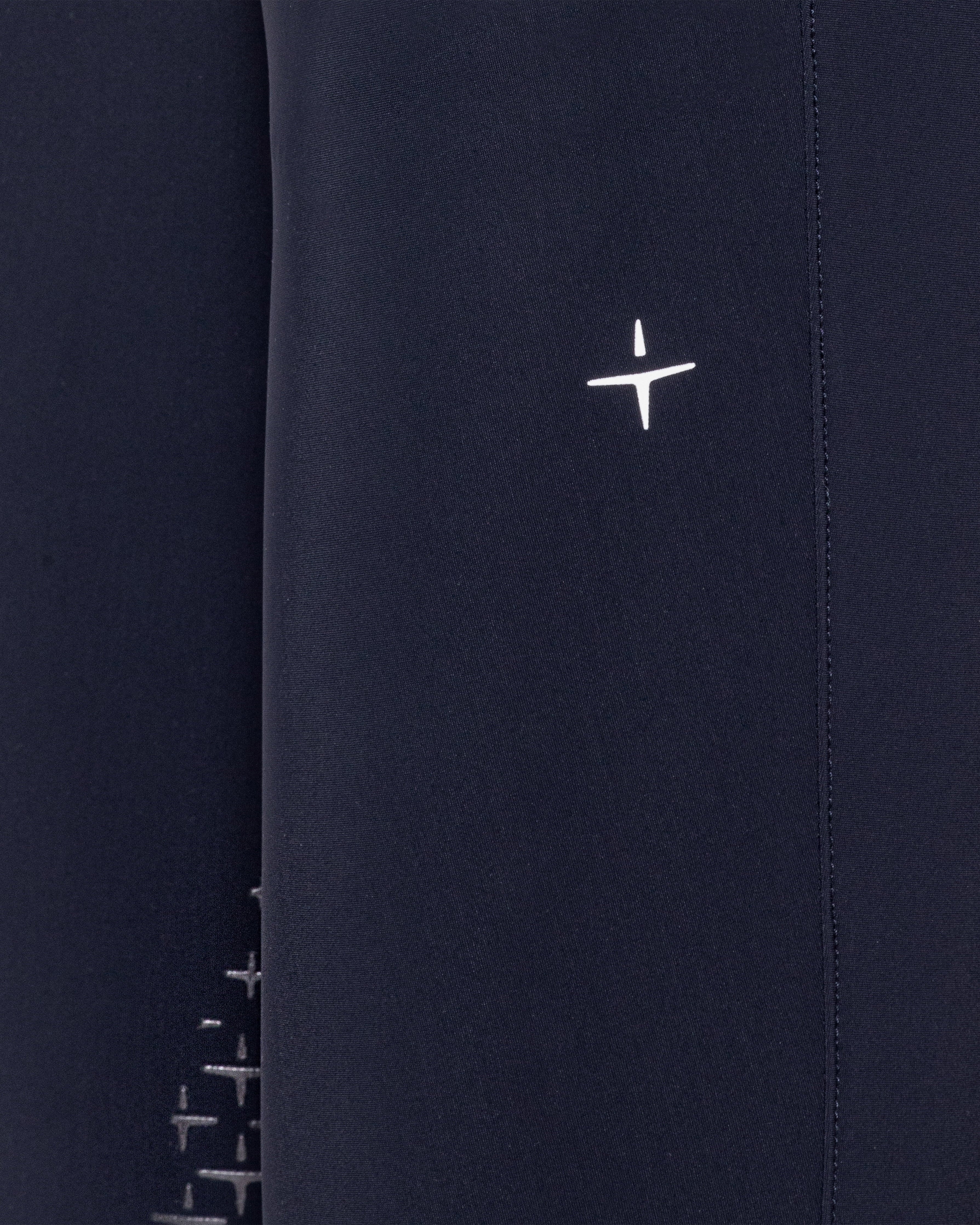 BRW25_FG_JE-NAVY_2.jpg