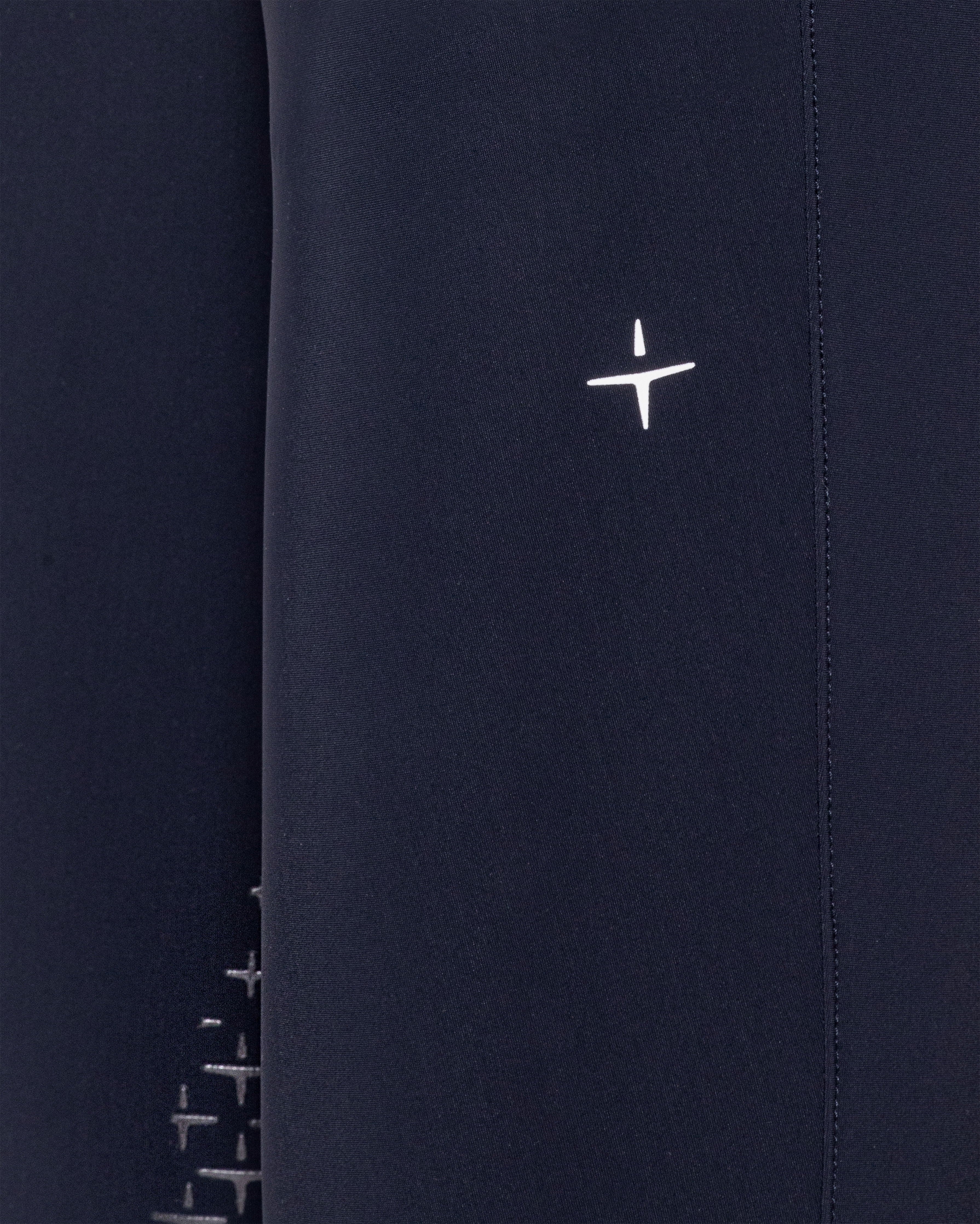 BRW25_FG_JE-NAVY_2.jpg