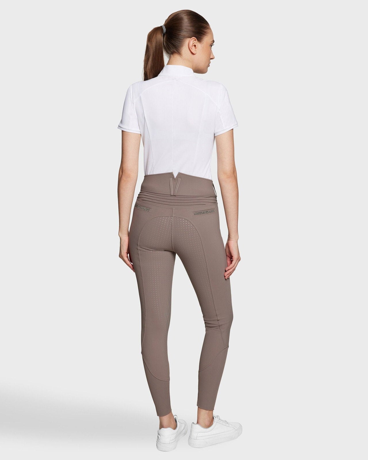 CLARA_NV-SS25_FG-V_RCK_1.jpg