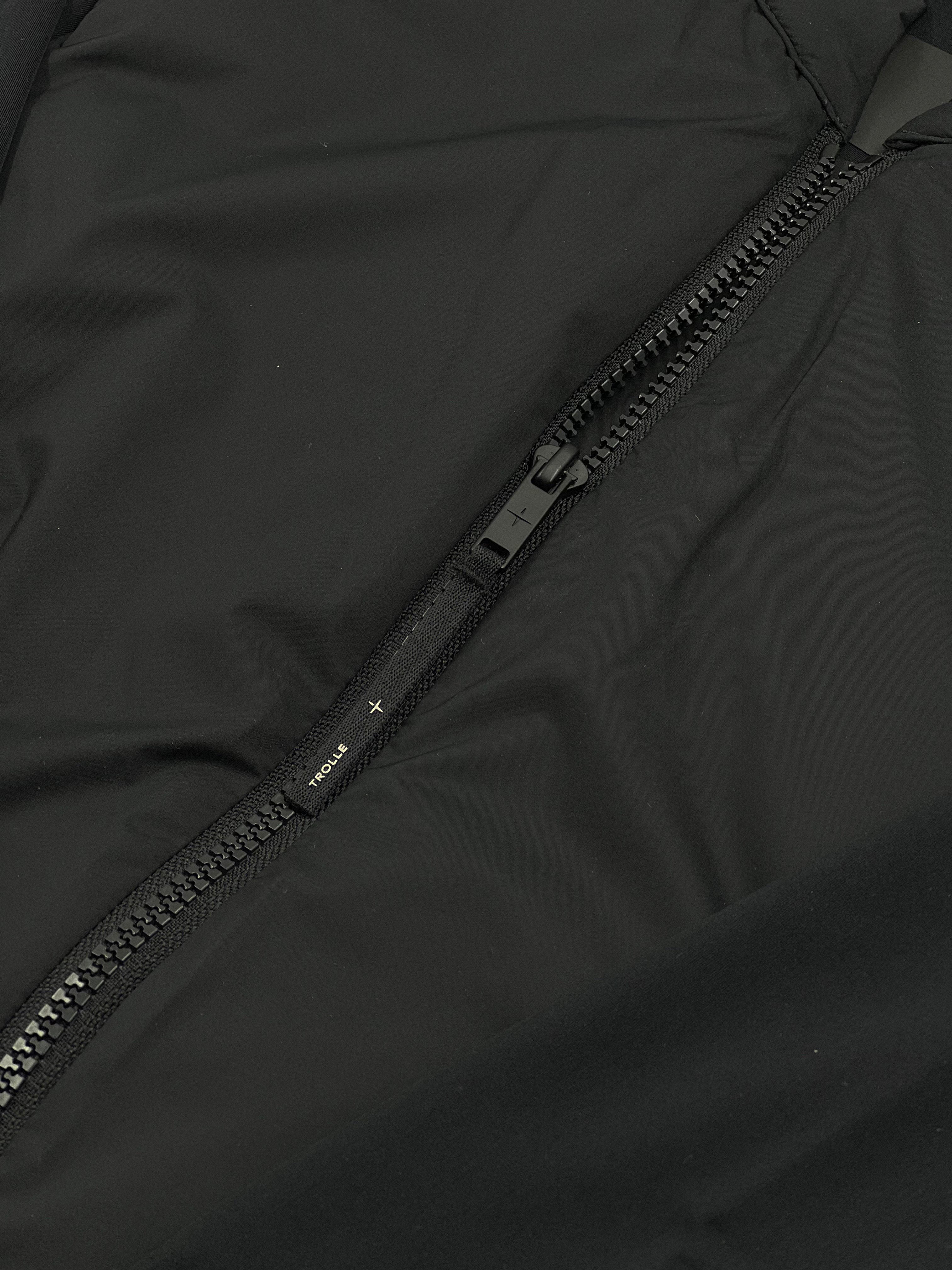 JCW31_NY-BLACK_4.jpg