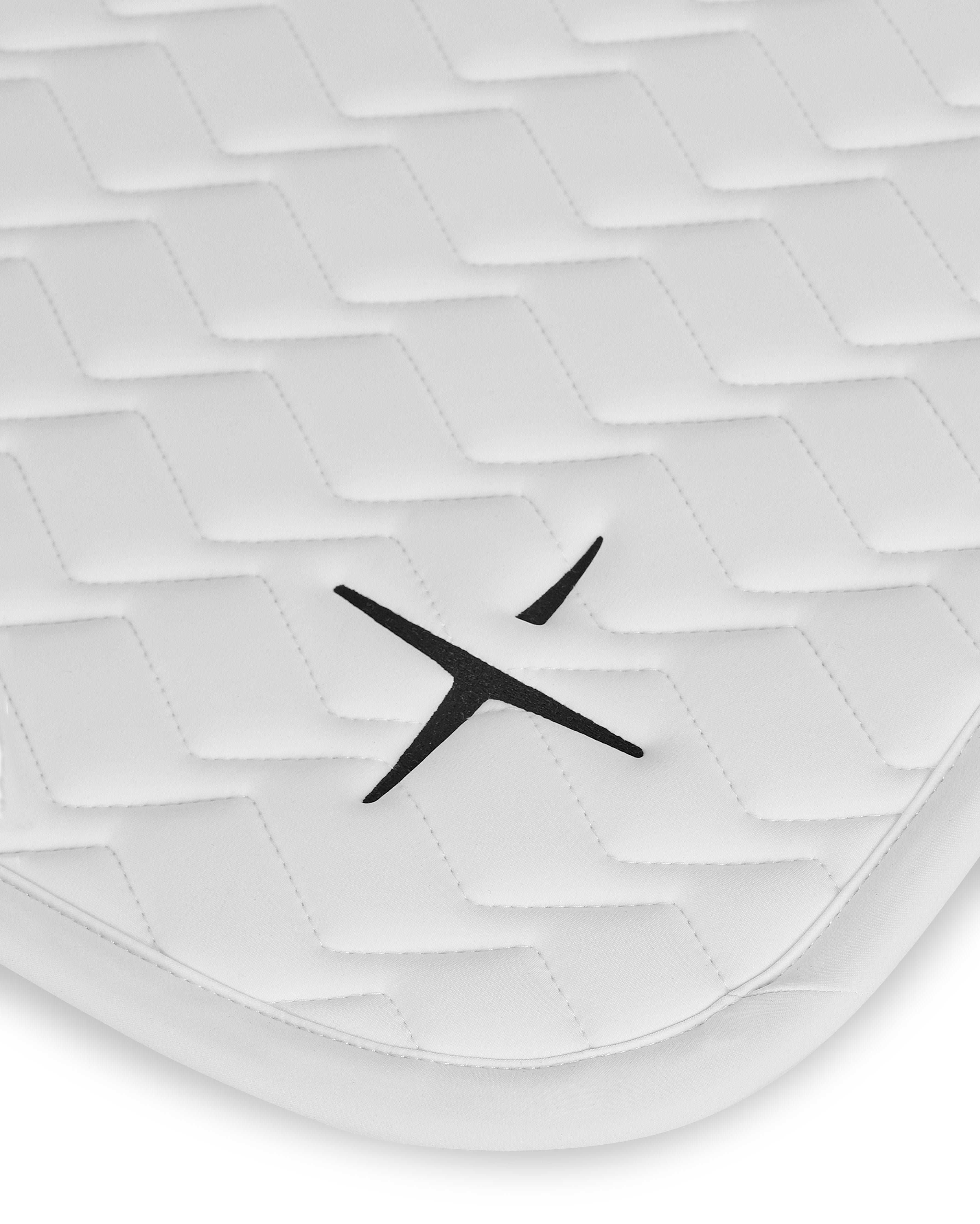 PAHD28_JE-WHITE_1.jpg