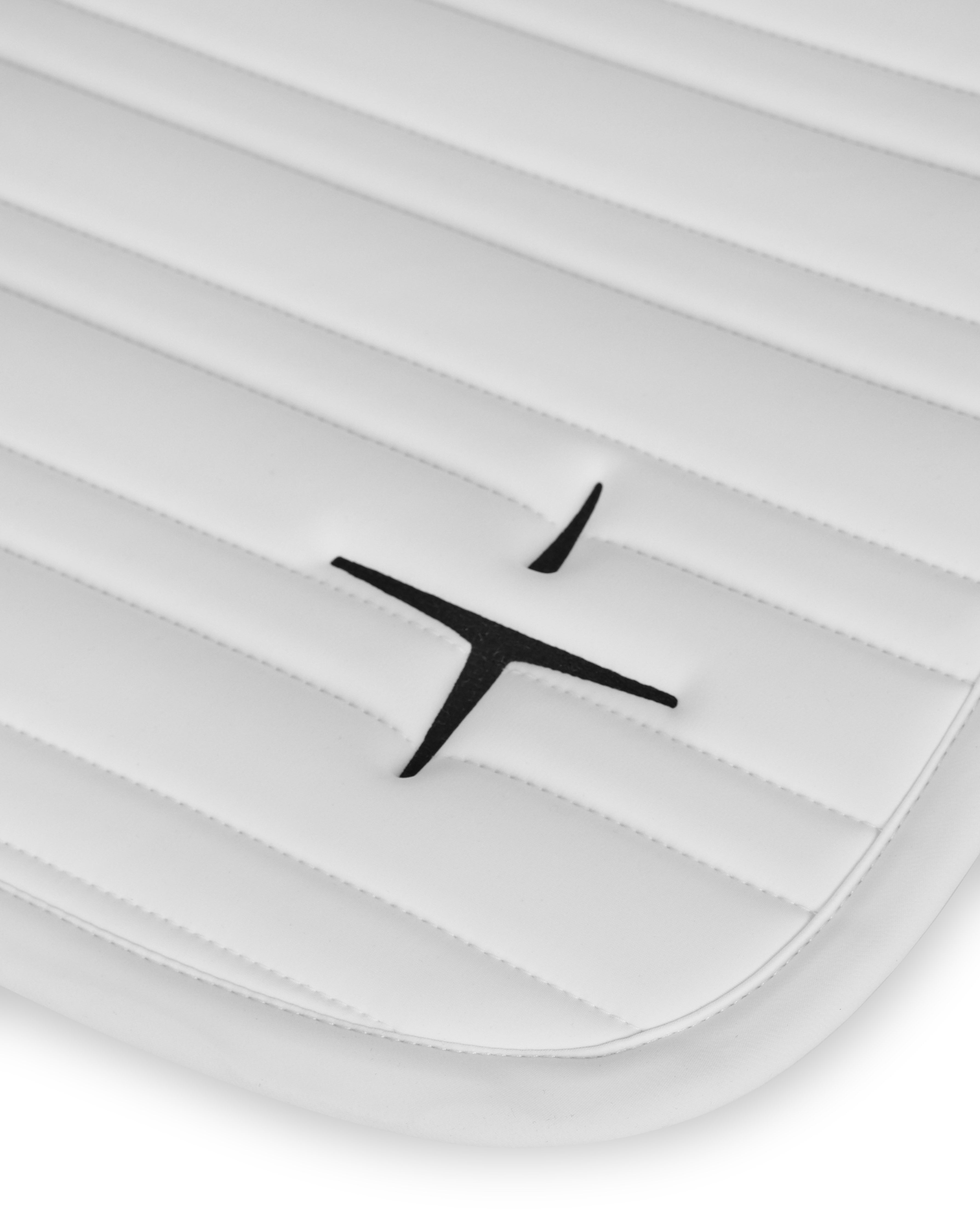 PAHD29_JE-WHITE_1.jpg