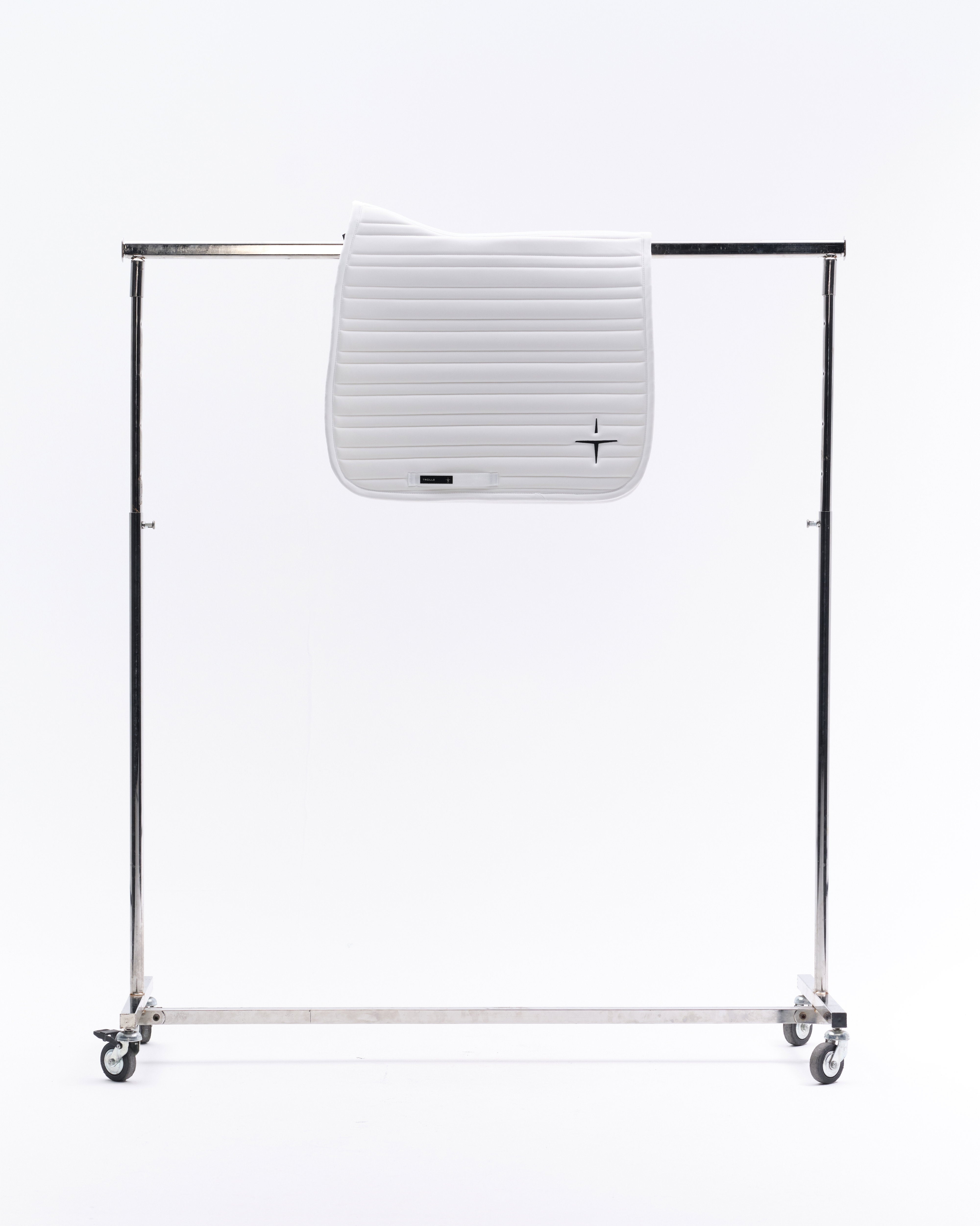 PAHD29_JE-WHITE_4.jpg