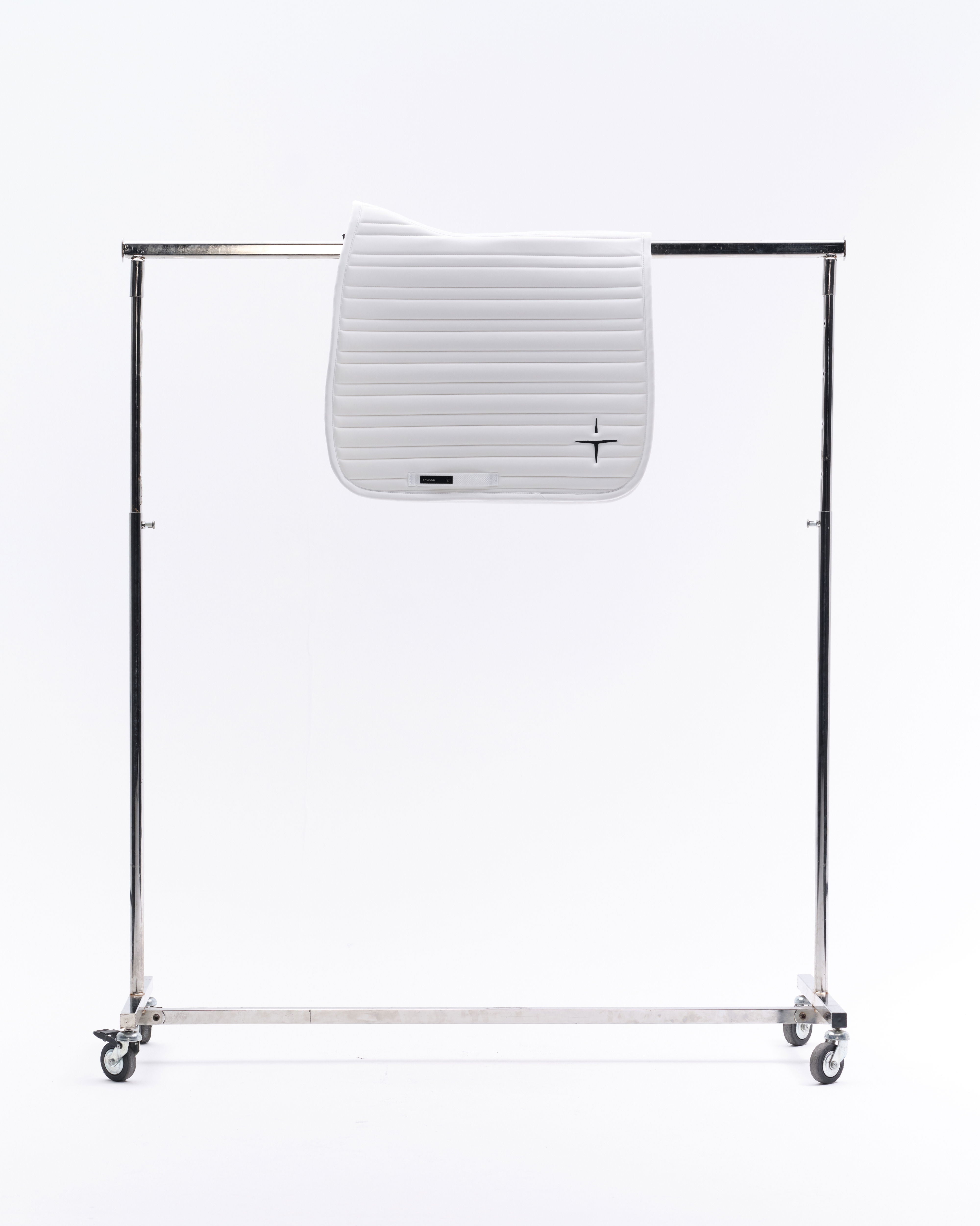 PAHD29_JE-WHITE_4.jpg