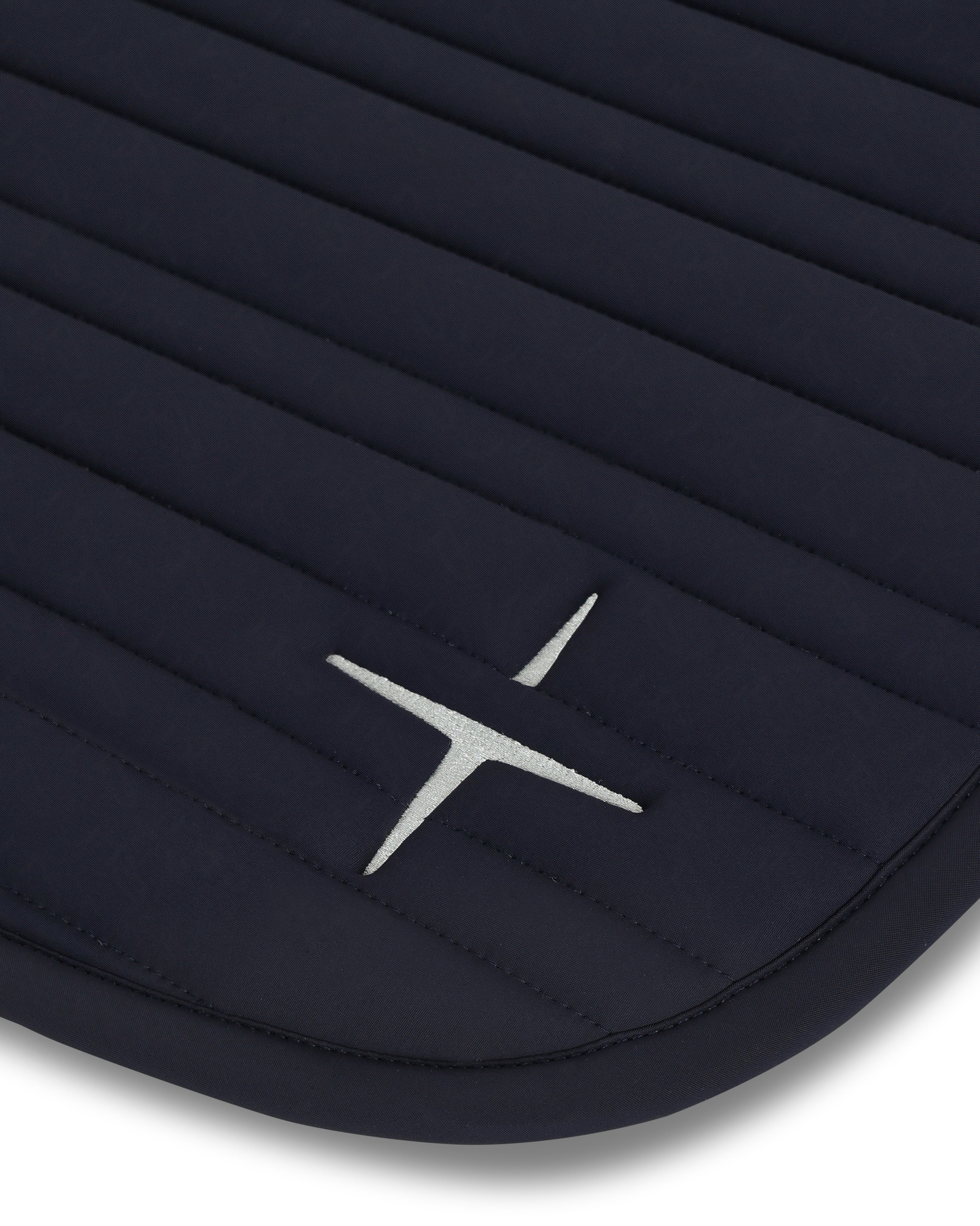 PAHJ29_JE-NAVY_1.jpg