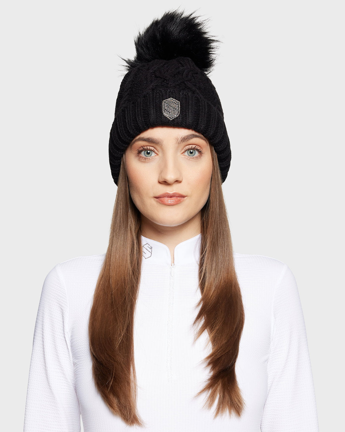 U-NORA_CR_INSIA-FW25-BLK.jpg