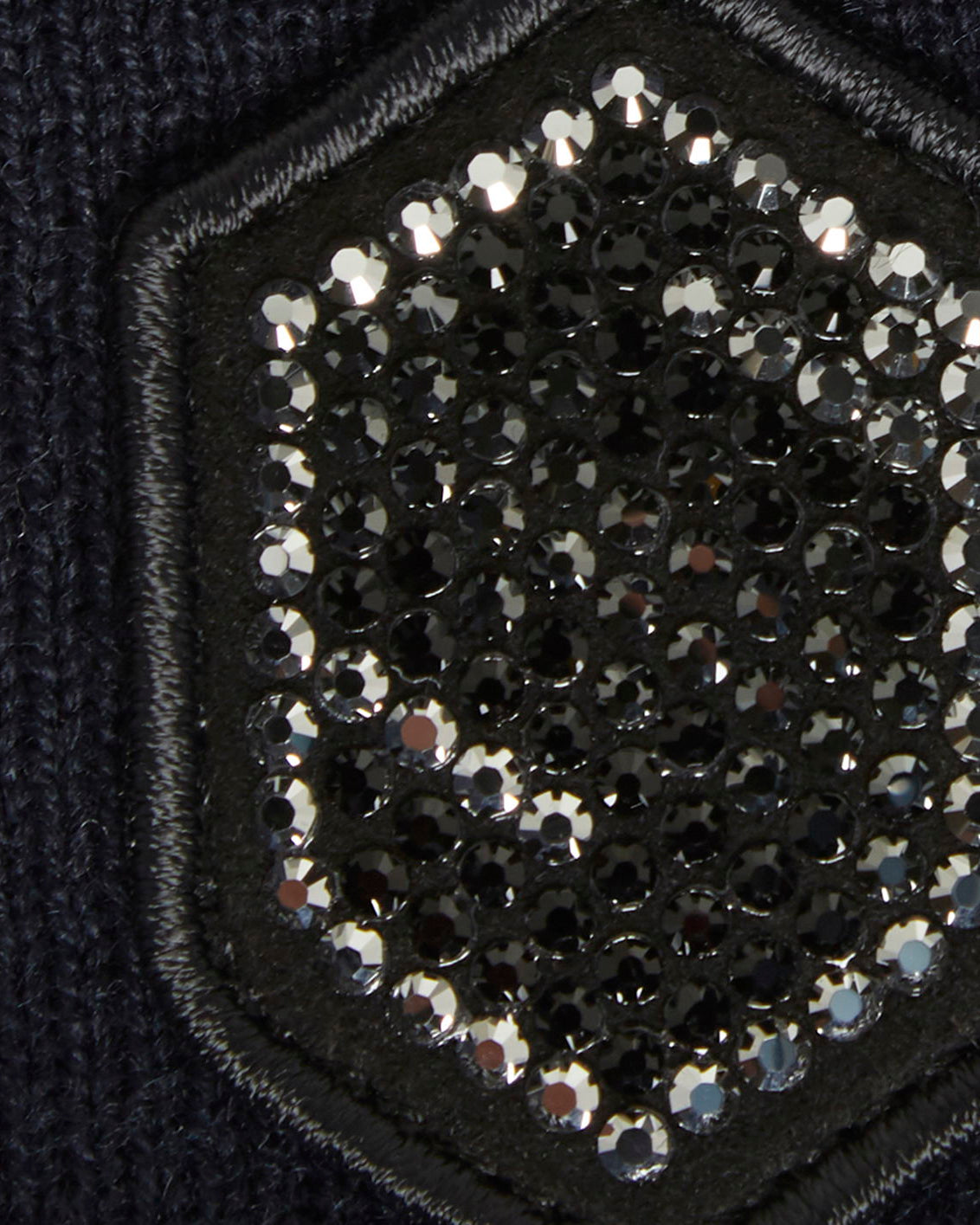 W-AMALIE_BLAZ-FW22-NVYTONT_3