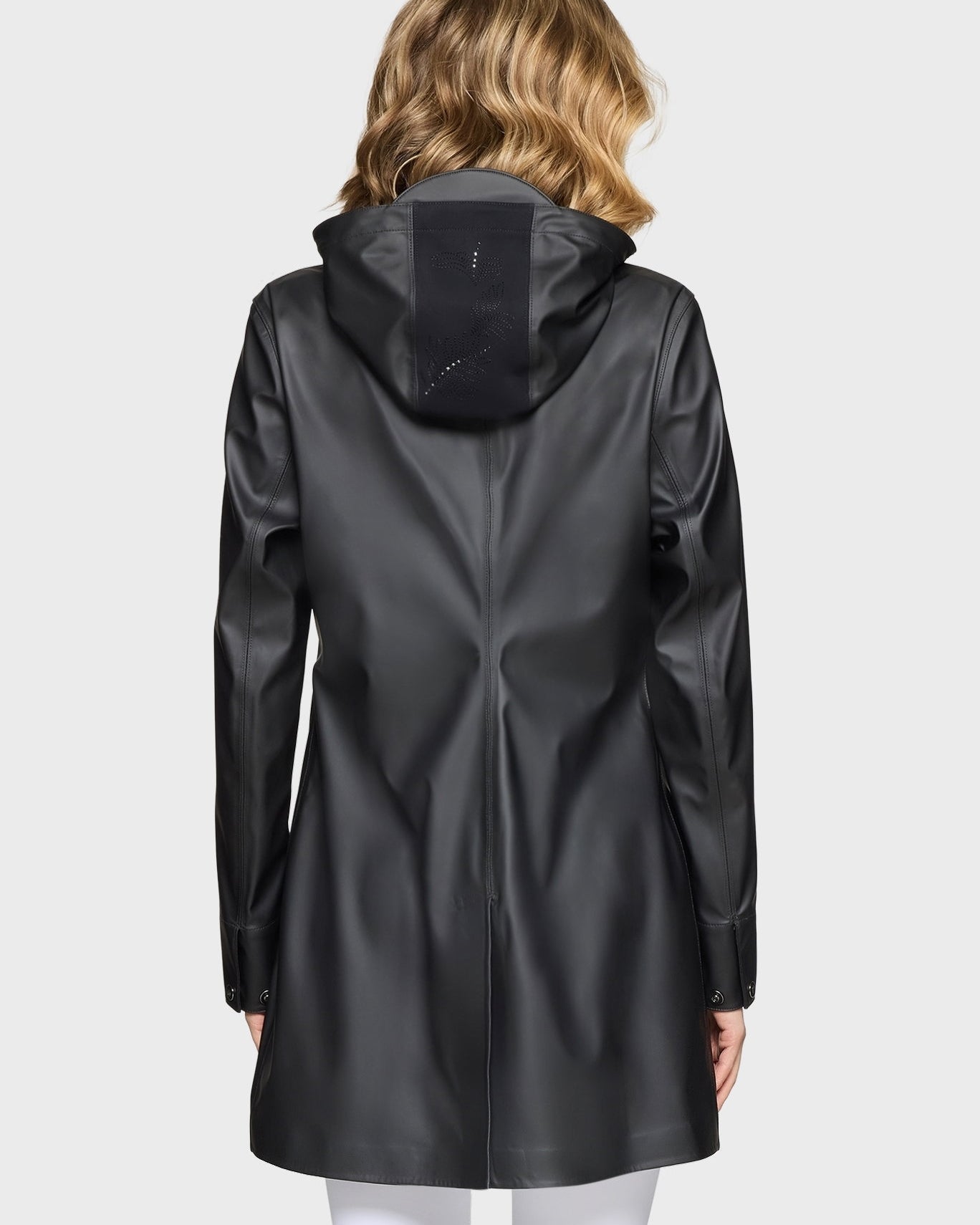 W-DELFINA-S-SS26-BLKBGE_1.jpg