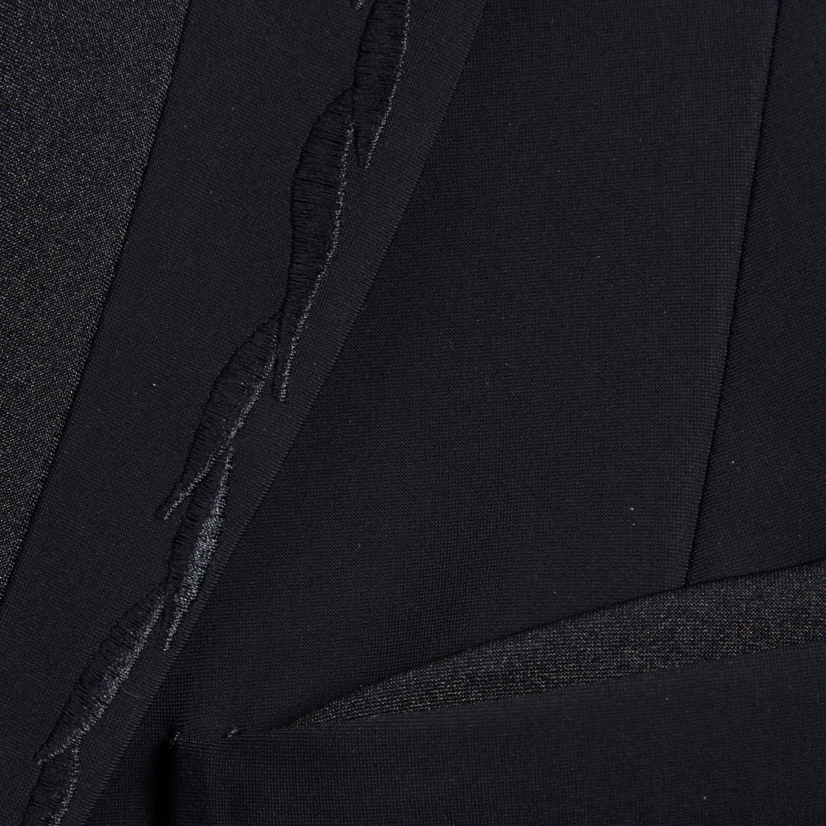 W-LOUISAMTFL-FW22-BLKTONT_2.jpg