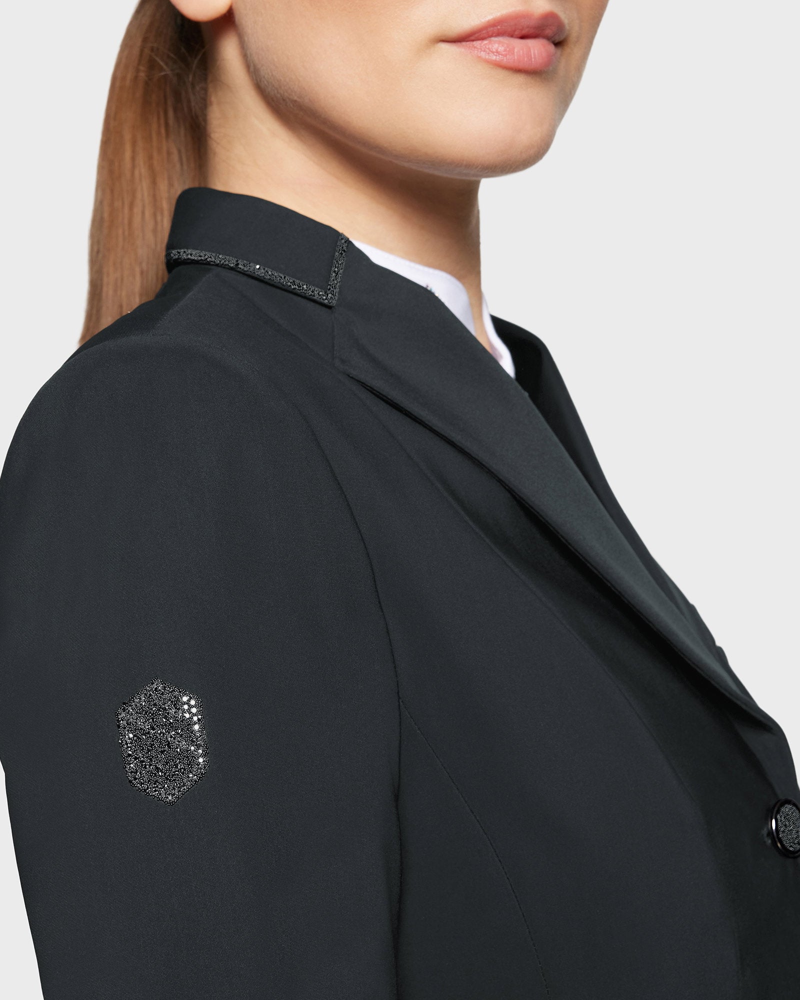 W-VIC_CFRB_RGL-FW25-MLESNI_2.jpg