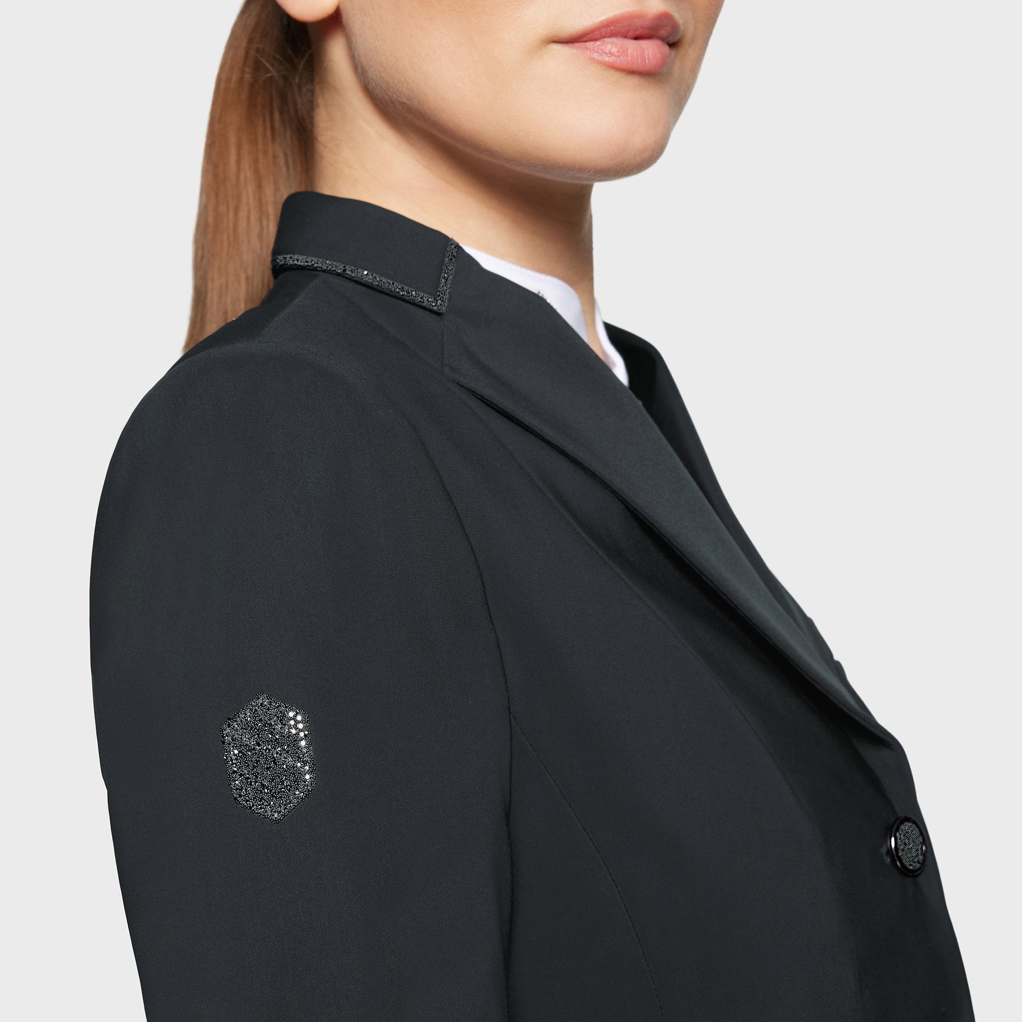 W-VIC_CFRB_RGL-FW25-MLESNI_2.jpg