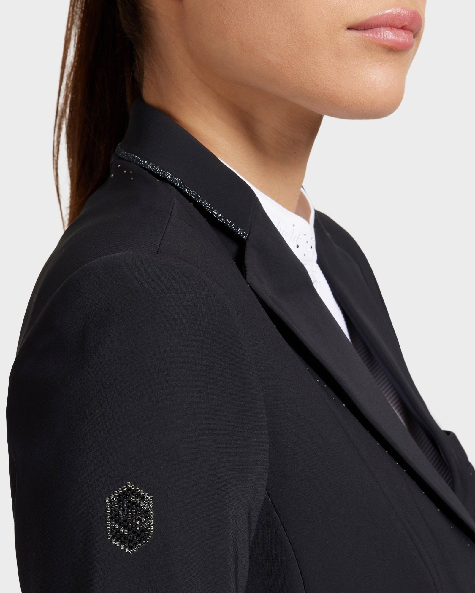 W-VIC_CRFB-FW24-BLK_2.jpg
