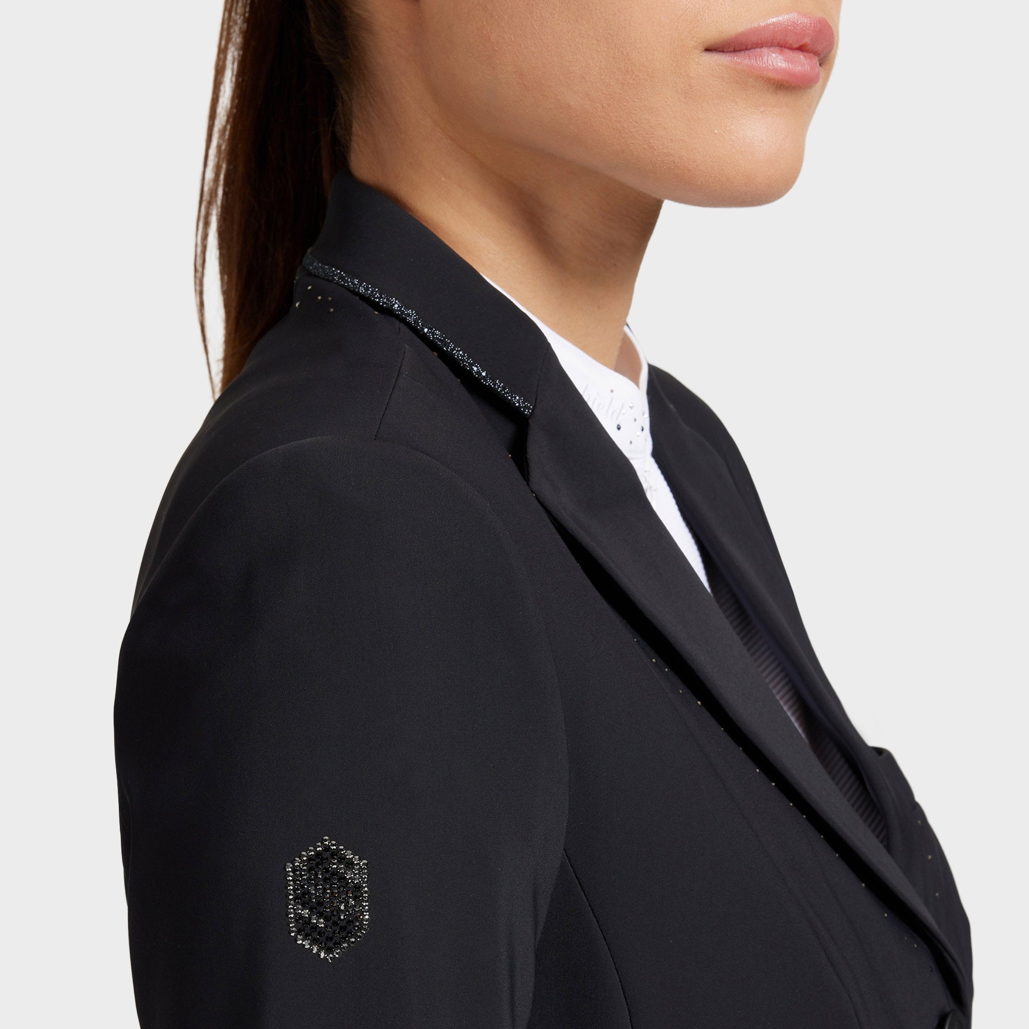 W-VIC_CRFB-FW24-BLK_2.jpg