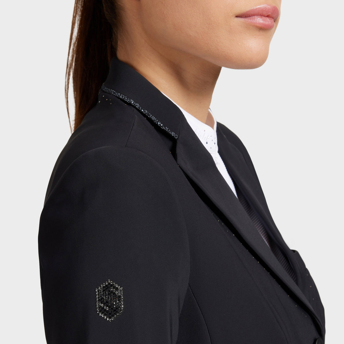 W-VIC_CRFB-FW24-BLK_2.jpg