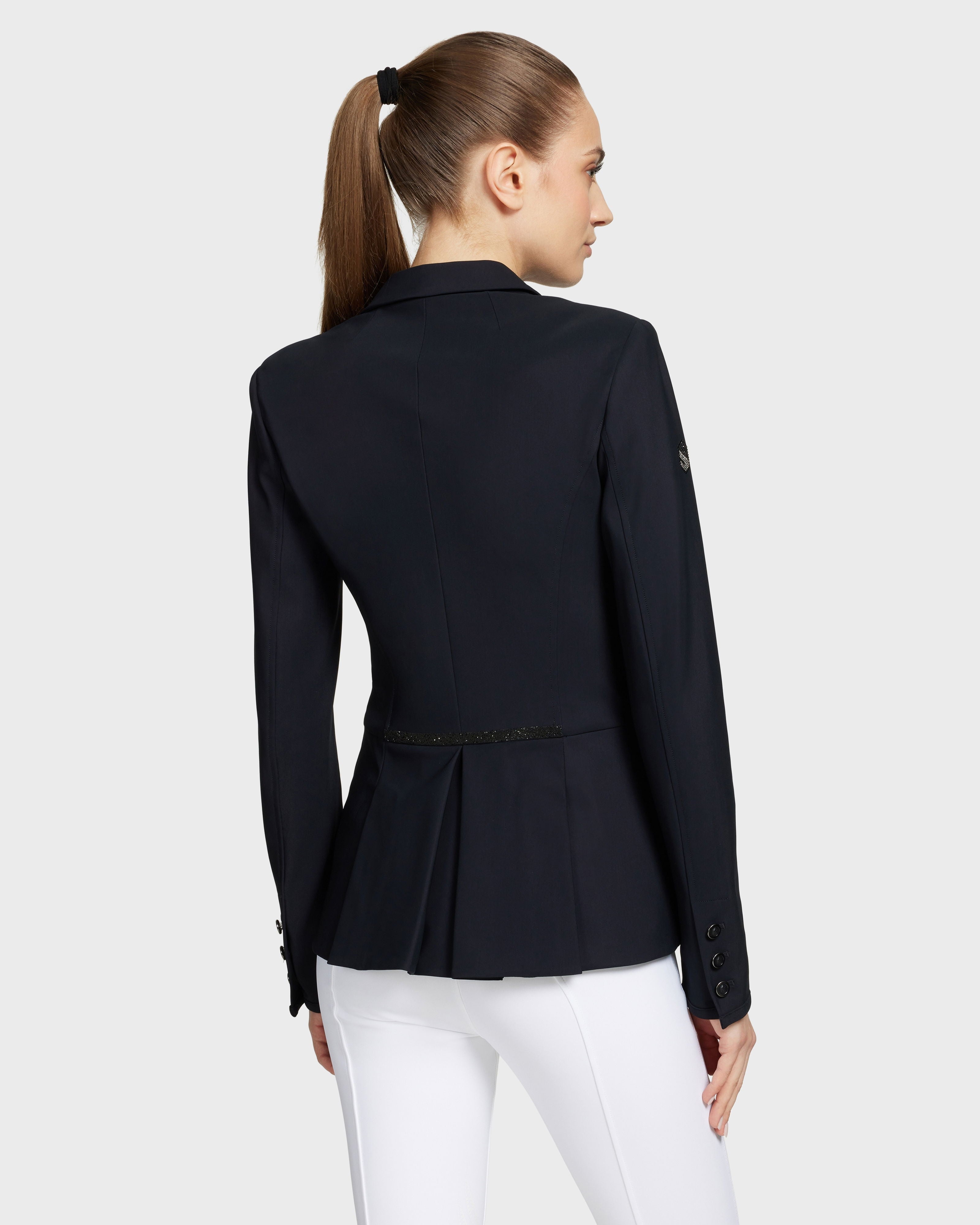 W-VIC_CRFB-SS24-BLK_1.jpg
