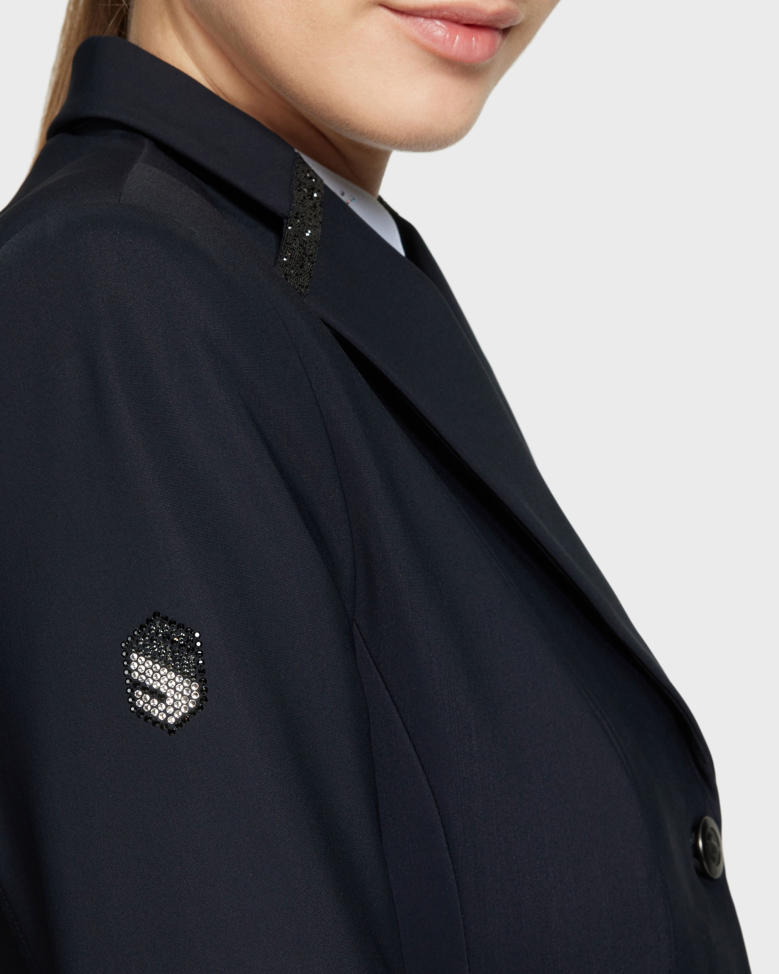 W-VIC_CRFB-SS24-BLK_2.jpg