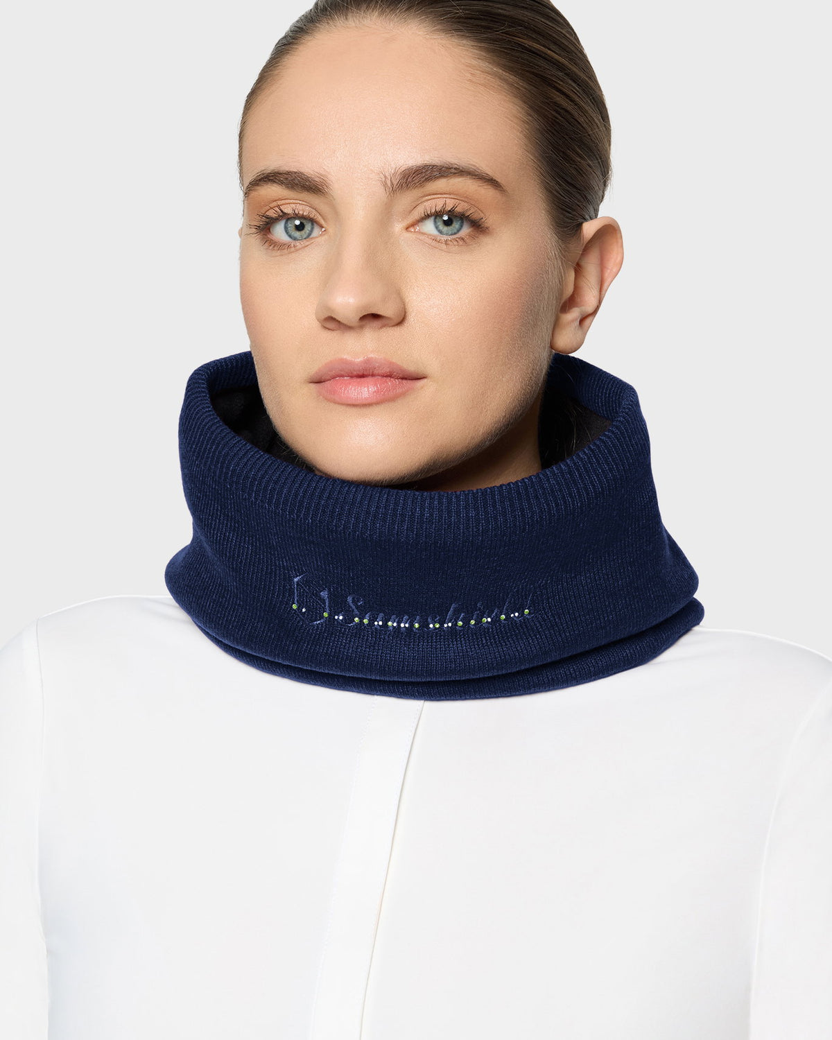 W_NECK_WM_CRST_FW26-NVY.jpg