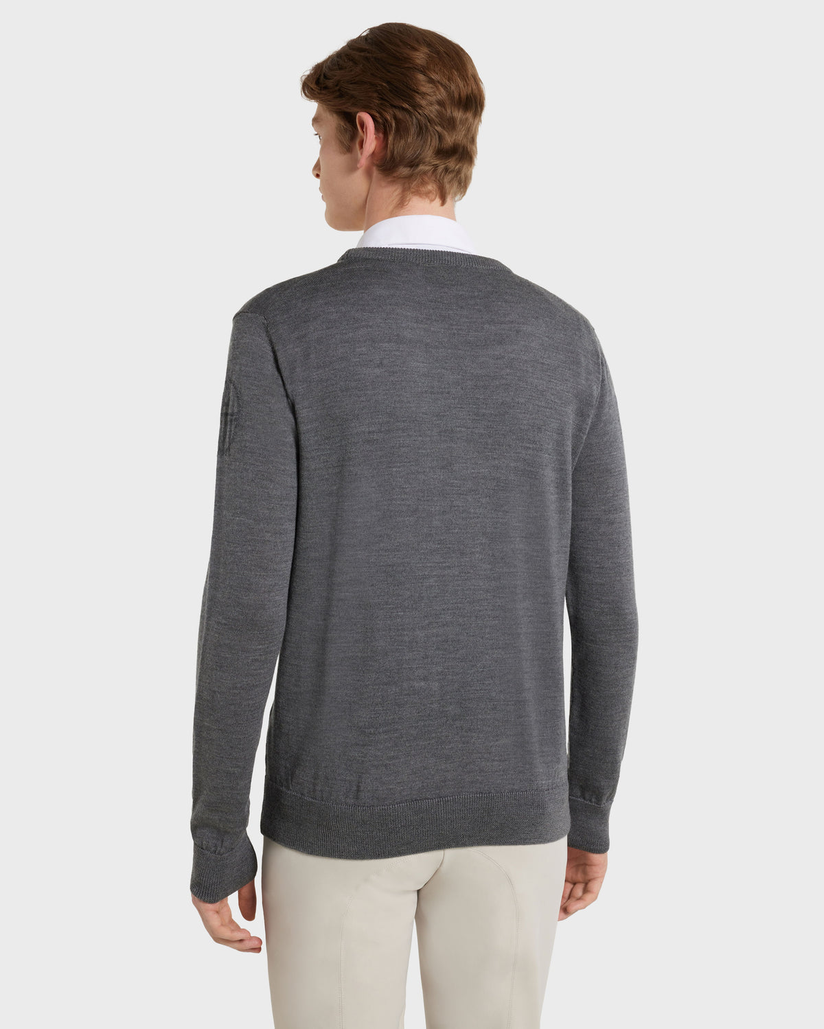 Model image — Extra Fine Merino V-Neck Male - Sand