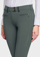 W_ADELE_CRF_KG_FW26-DFS_2.jpg
