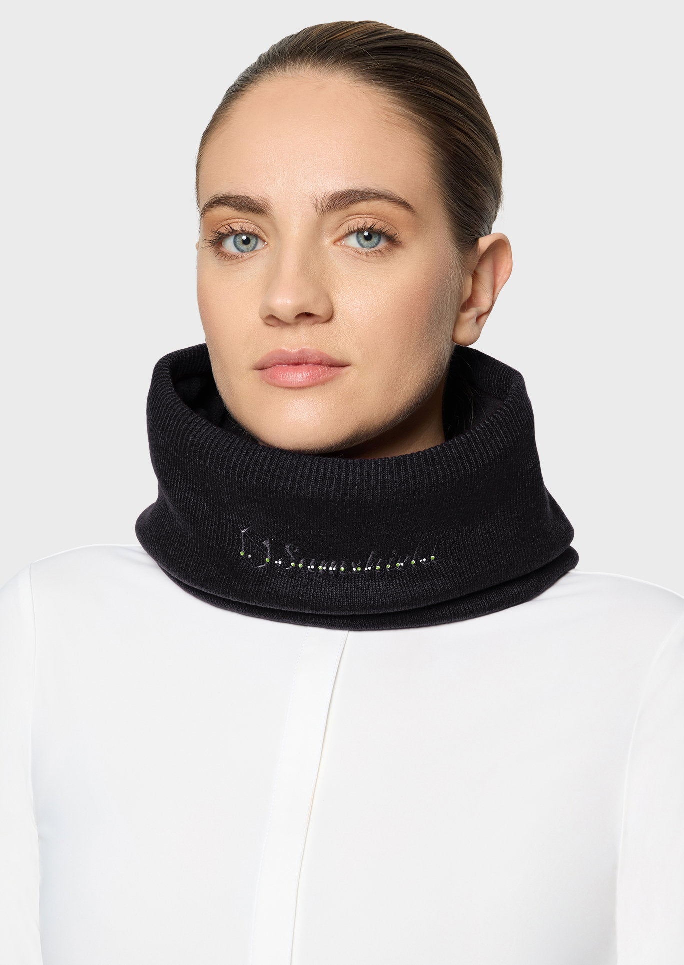 W_NECK_WM_CRST_FW26-BLK.jpg