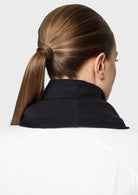 W_NECK_WM_CRST_FW26-BLK_1.jpg