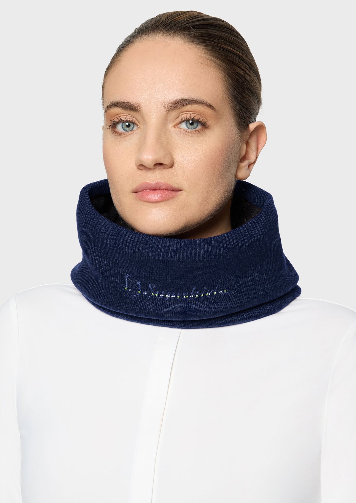 W_NECK_WM_CRST_FW26-NVY.jpg